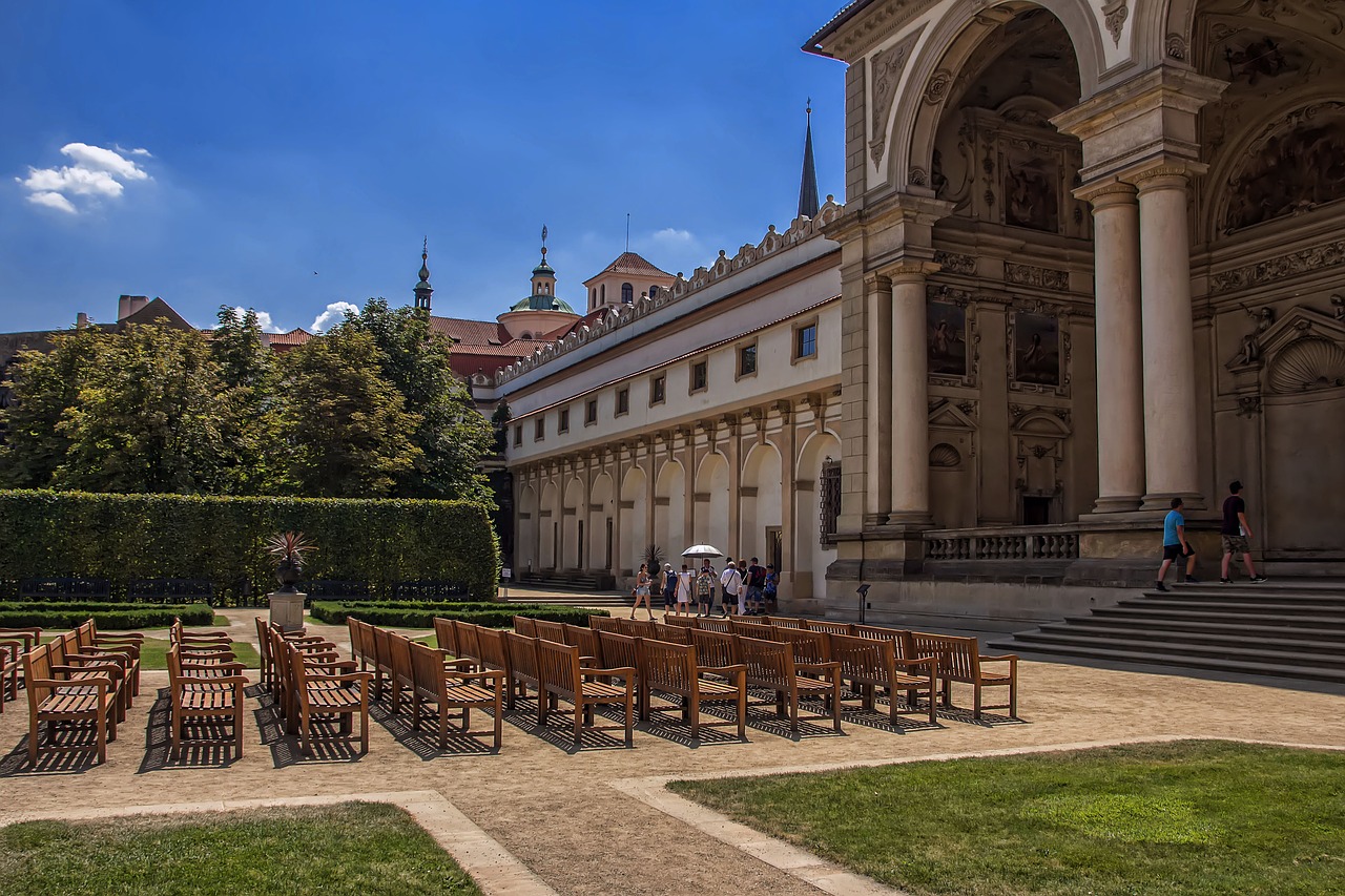 valdštejnská e g  valdštejnský palace  prague free photo