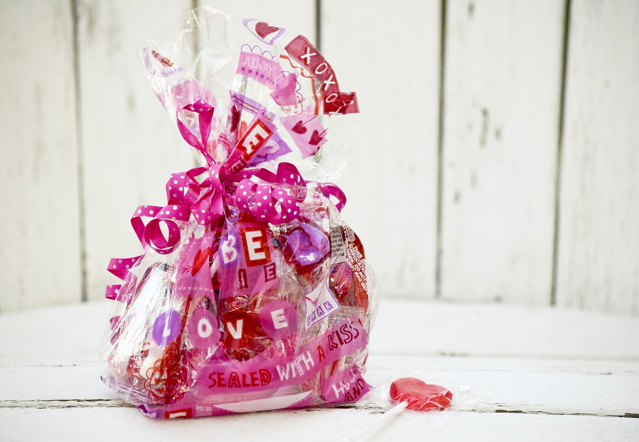 valentine candy holiday free photo