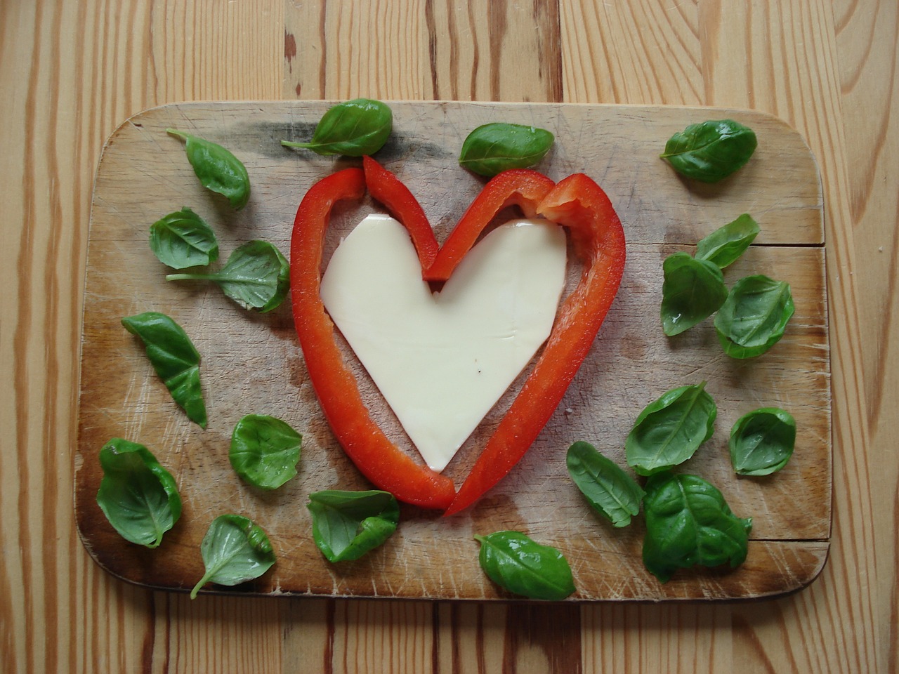 valentine food heart decoration free photo