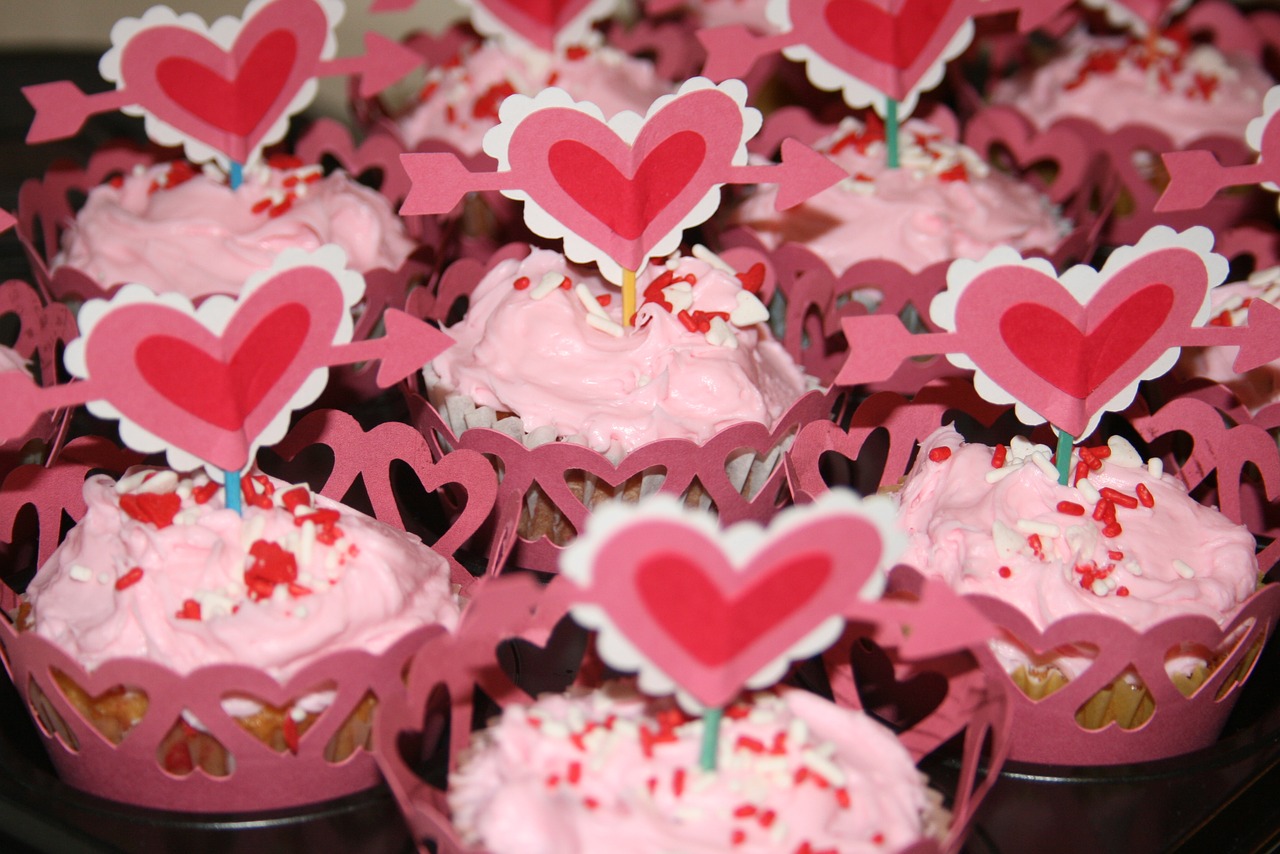 valentine's day cupcake heart free photo