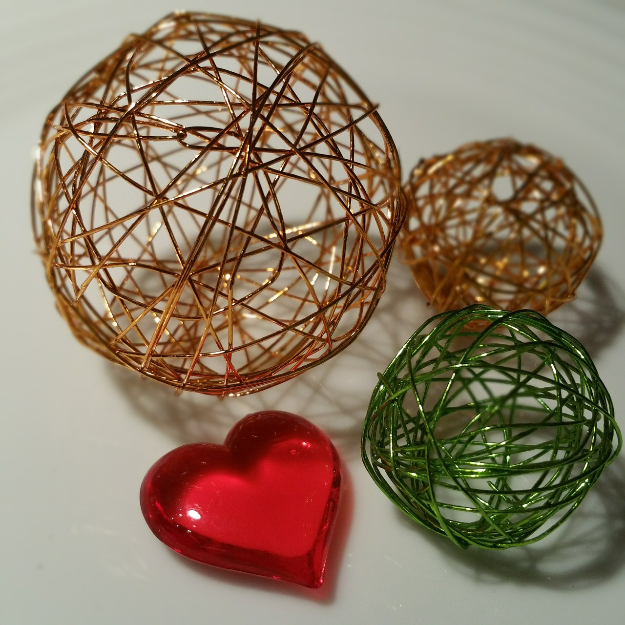 valentine's day wire ball free photo