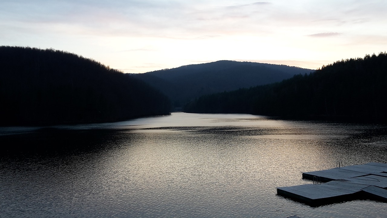 valiug  lake  romania free photo