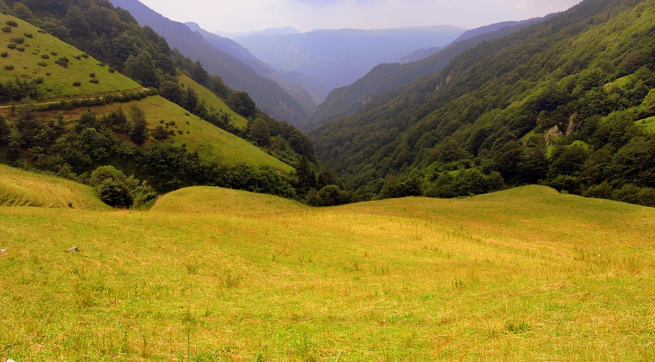 valle prato mountain free photo