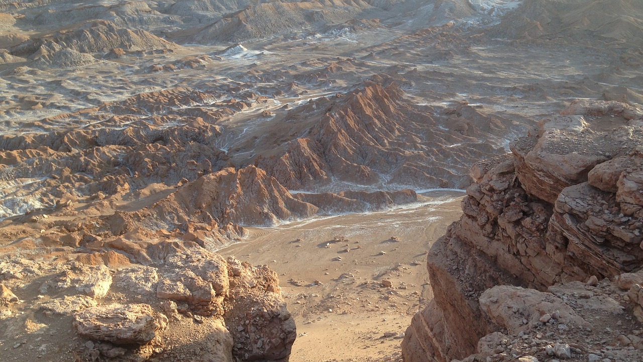 valle de la luna  chile  atacama desert free photo