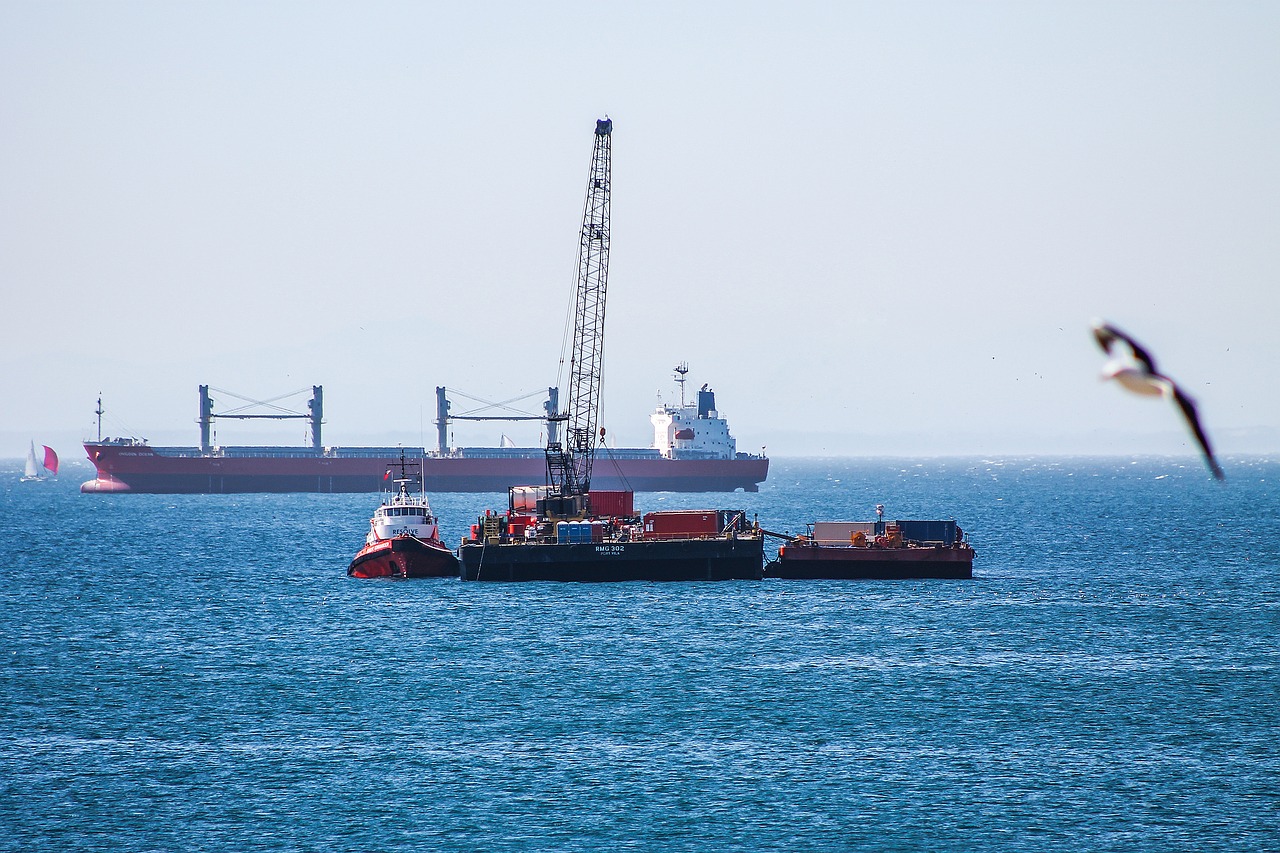 valparaiso boat oil free photo