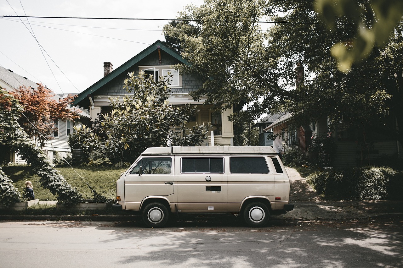 van house neighbourhood free photo