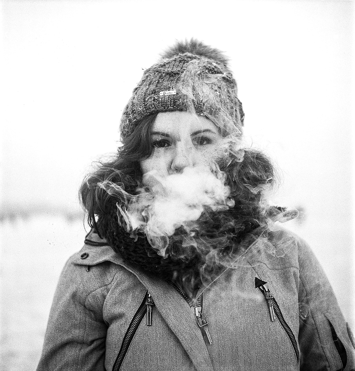 vape girl portrait free photo