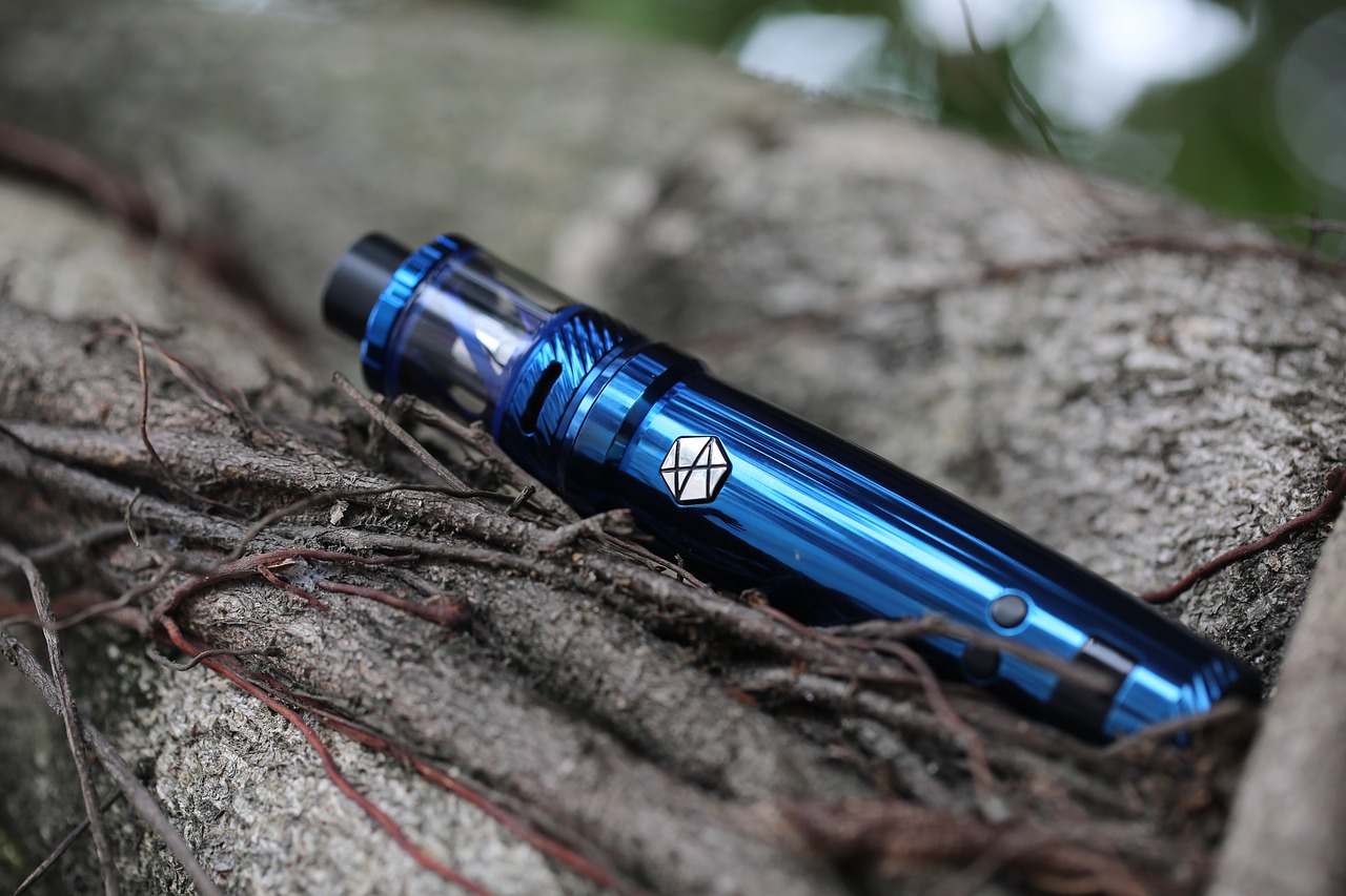 vape  electronic cigarette  uwell free photo