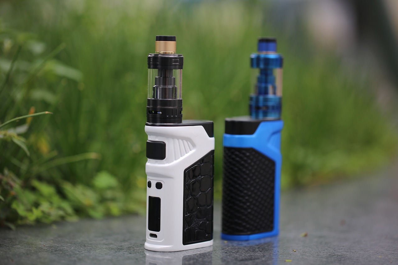 vape  electronic cigarette  uwell free photo