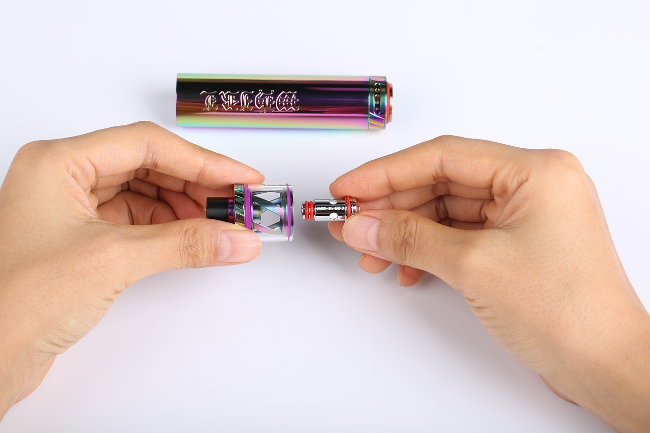 vape  electronic cigarette  uwell free photo