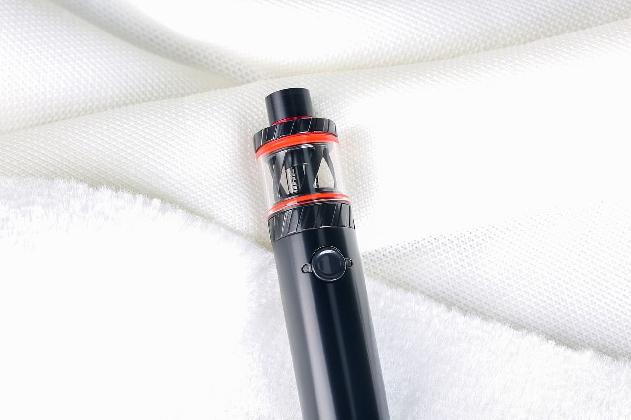 vape  electronic cigarette  uwell free photo