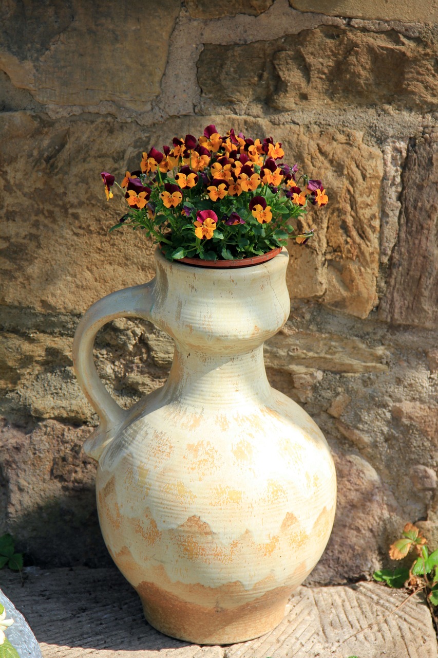 vase flowers stiefmuetterechen free photo