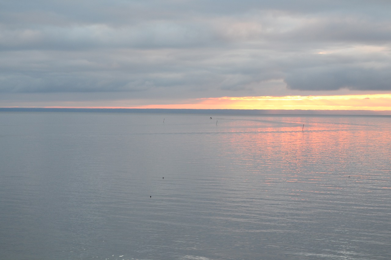 vättern sunrise cloud free photo