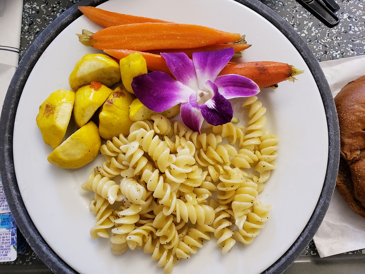 vegan  lunch  pasta free photo