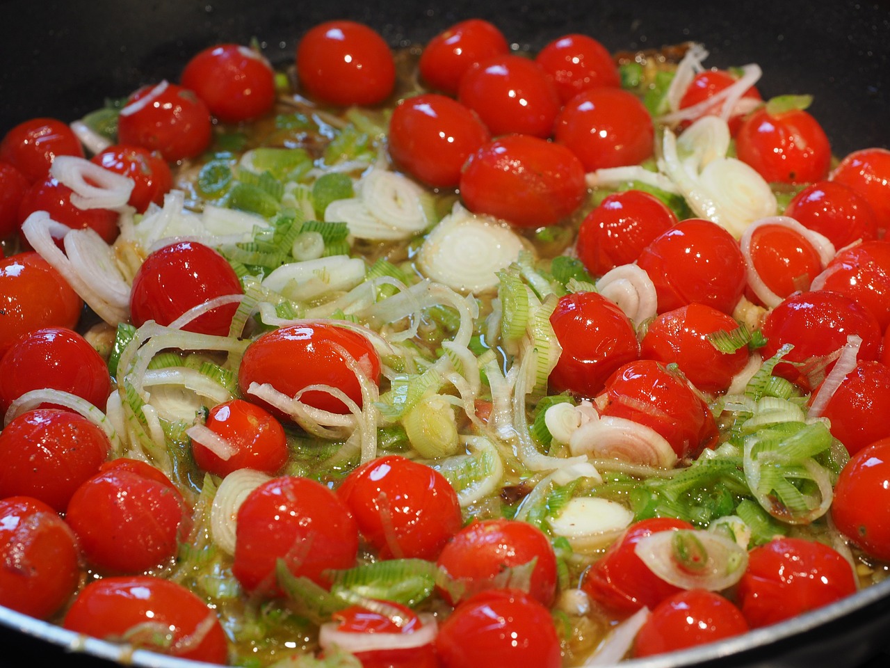 vegetable pan tomatoes leek free photo