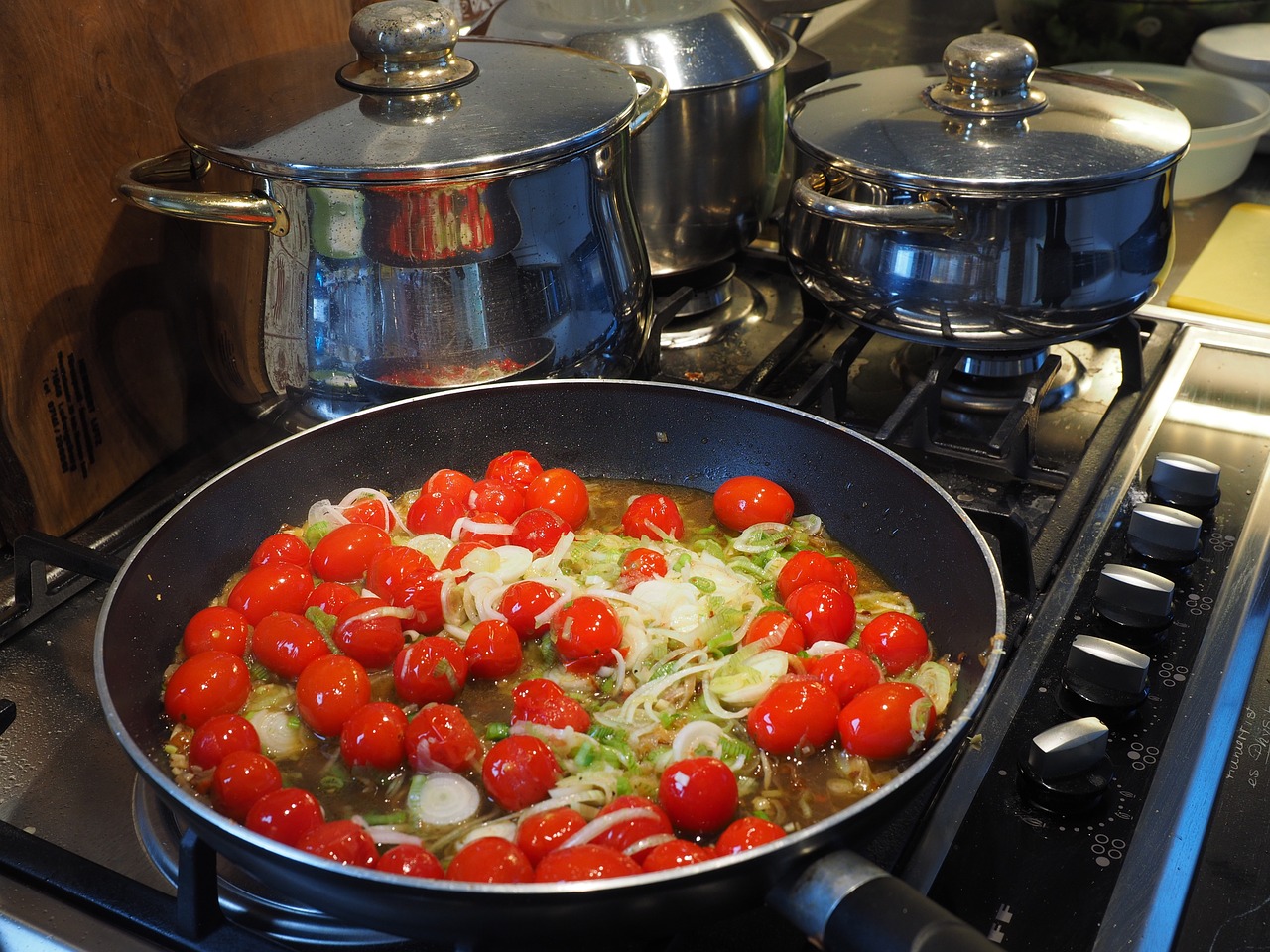 vegetable pan tomatoes leek free photo