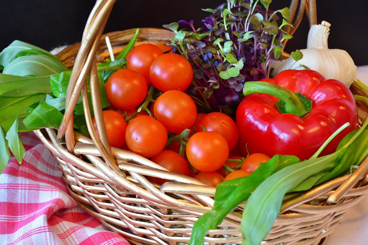 vegetables basket purchasing free photo