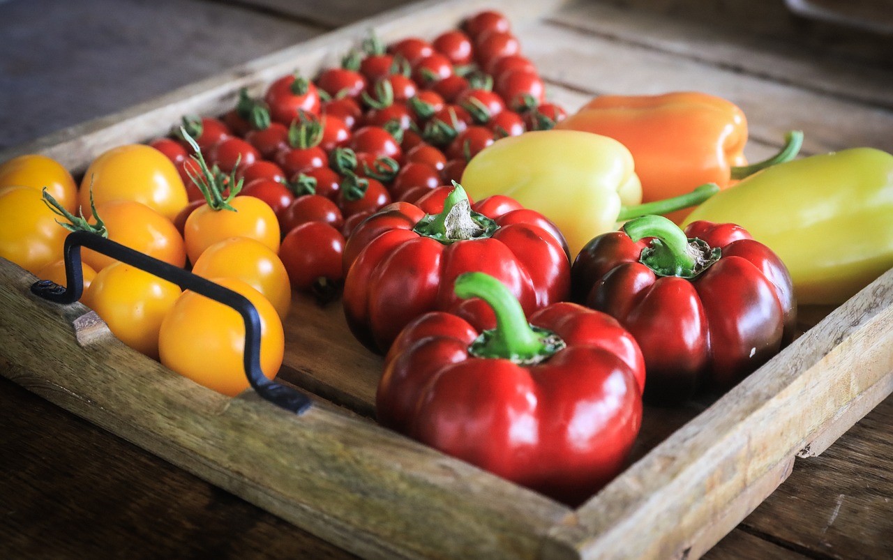 vegetables  pepper  tomatoes free photo