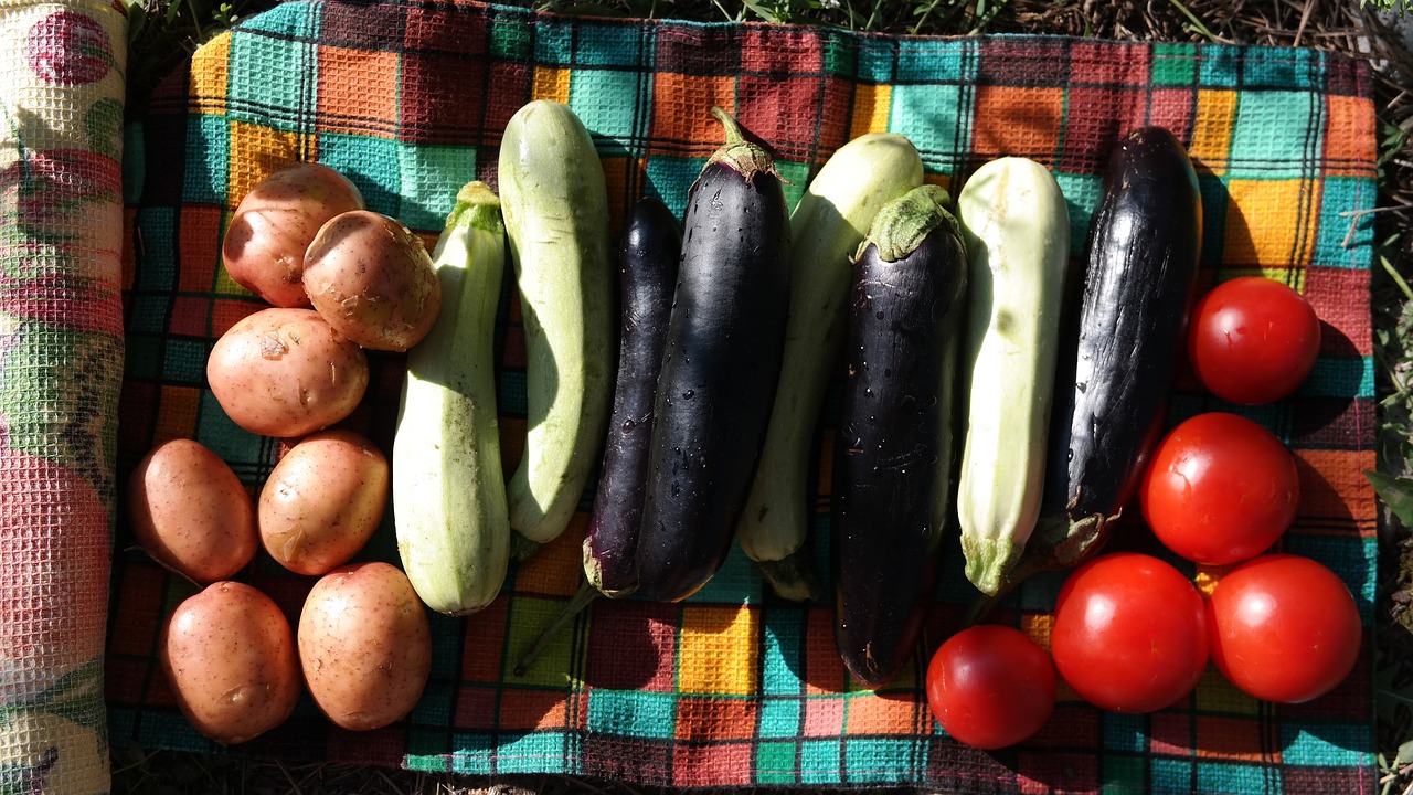 vegetables  tomato  potatoes free photo