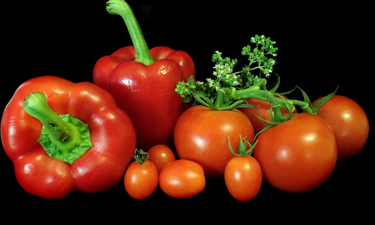 vegetables  tomatoes  capsicum free photo