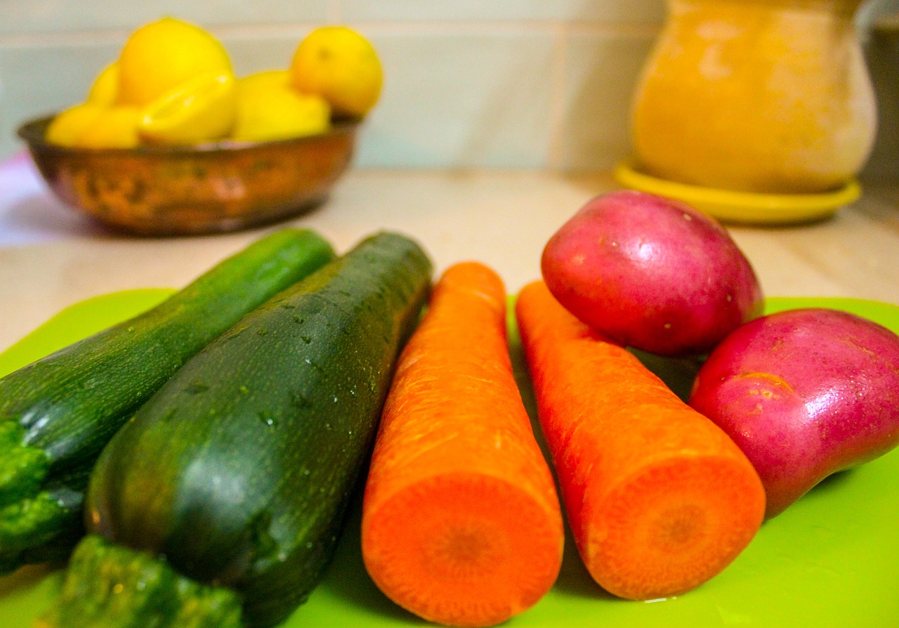 vegetables  zucchini  carrots free photo