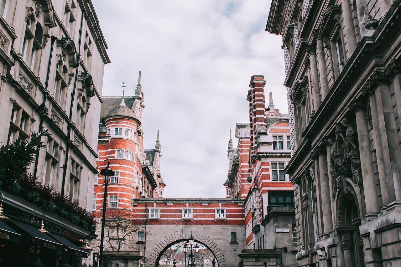 vehicle  london  united kingdom free photo