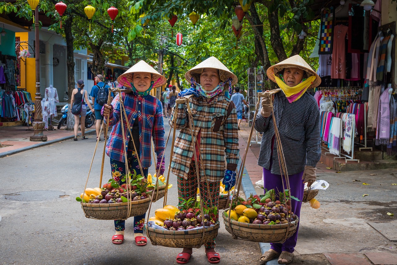 vendors  women  traditional free photo