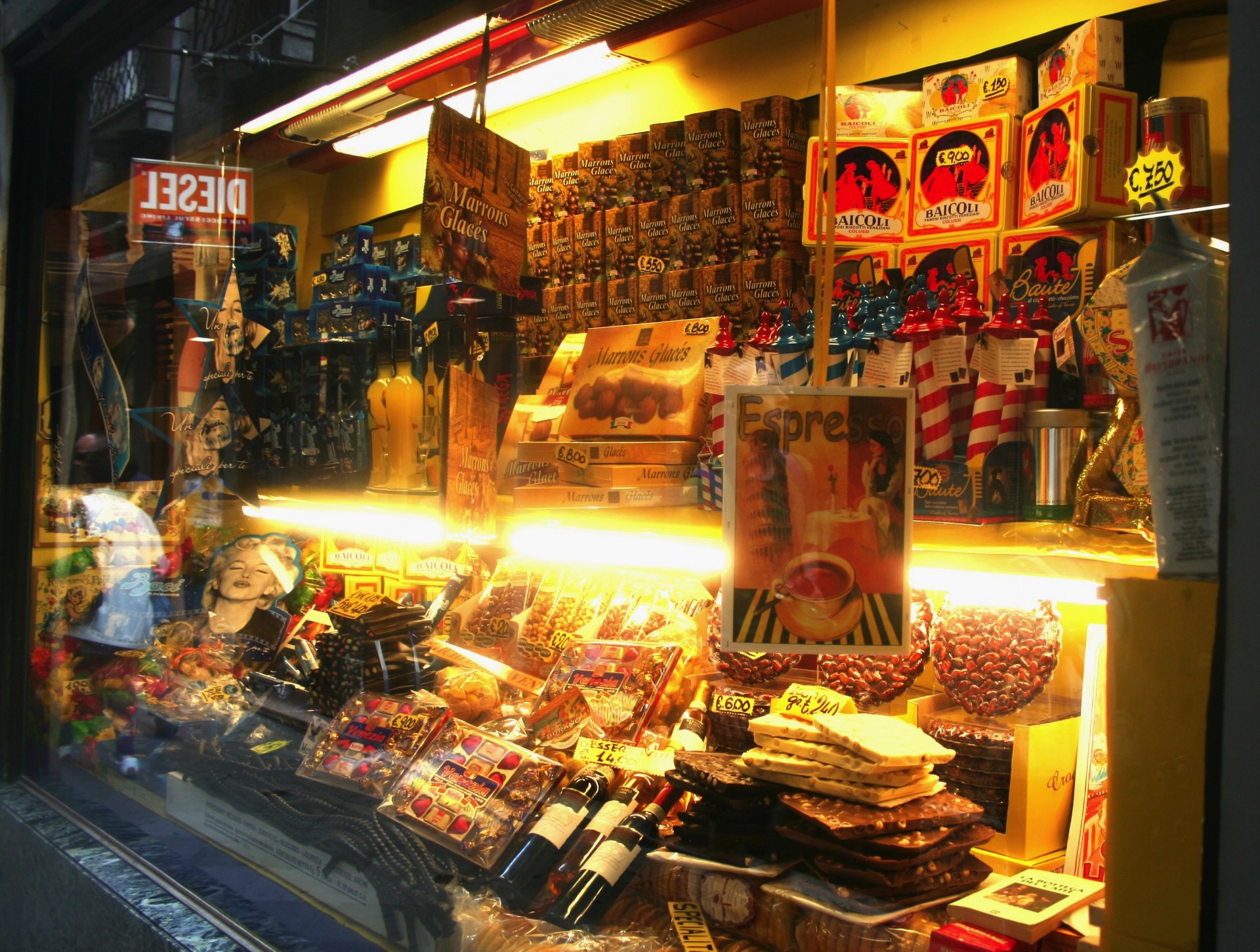 food shop windows display free photo