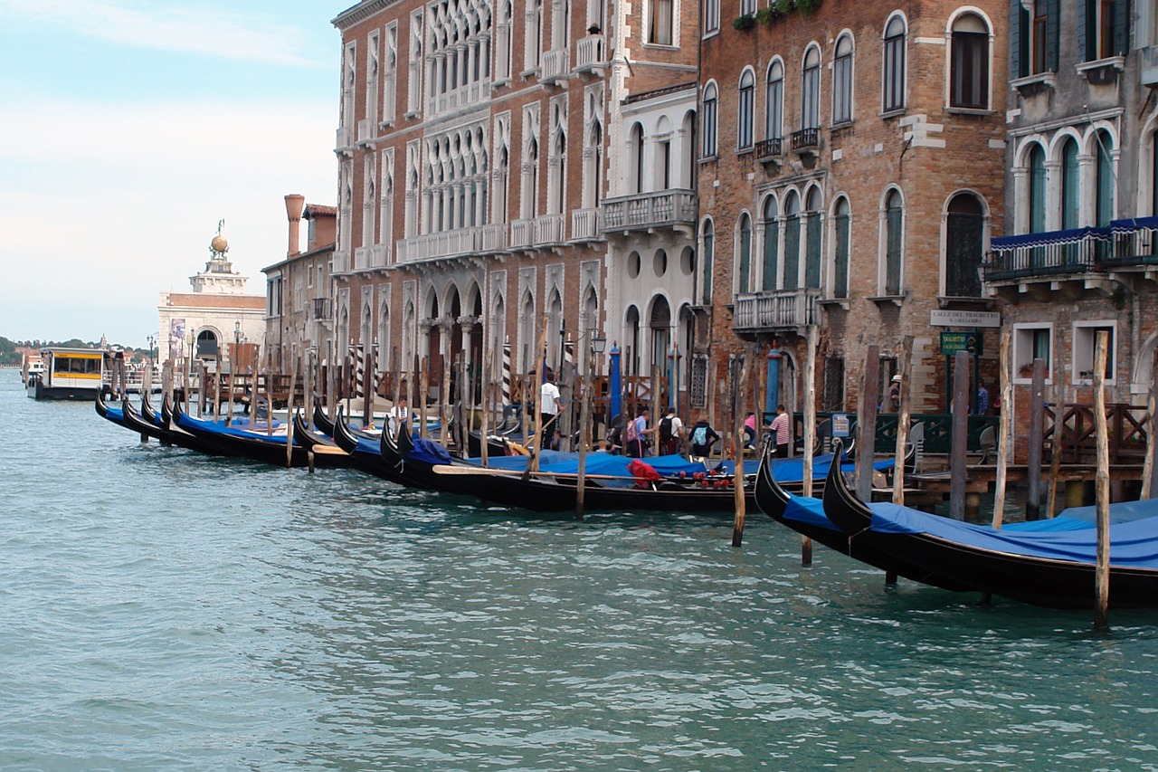 venezia italy gondola free photo