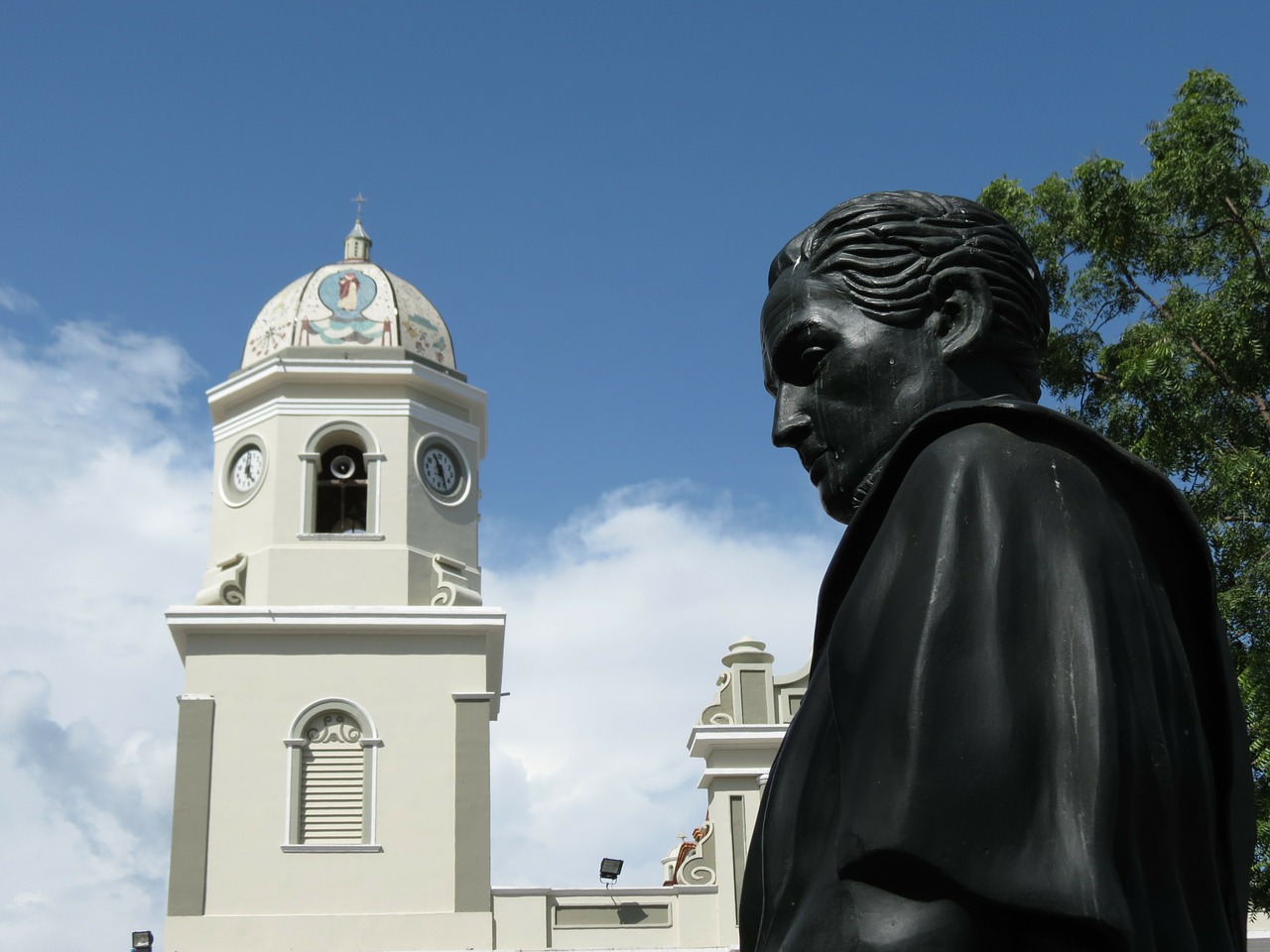 venezuela statue plaza free photo