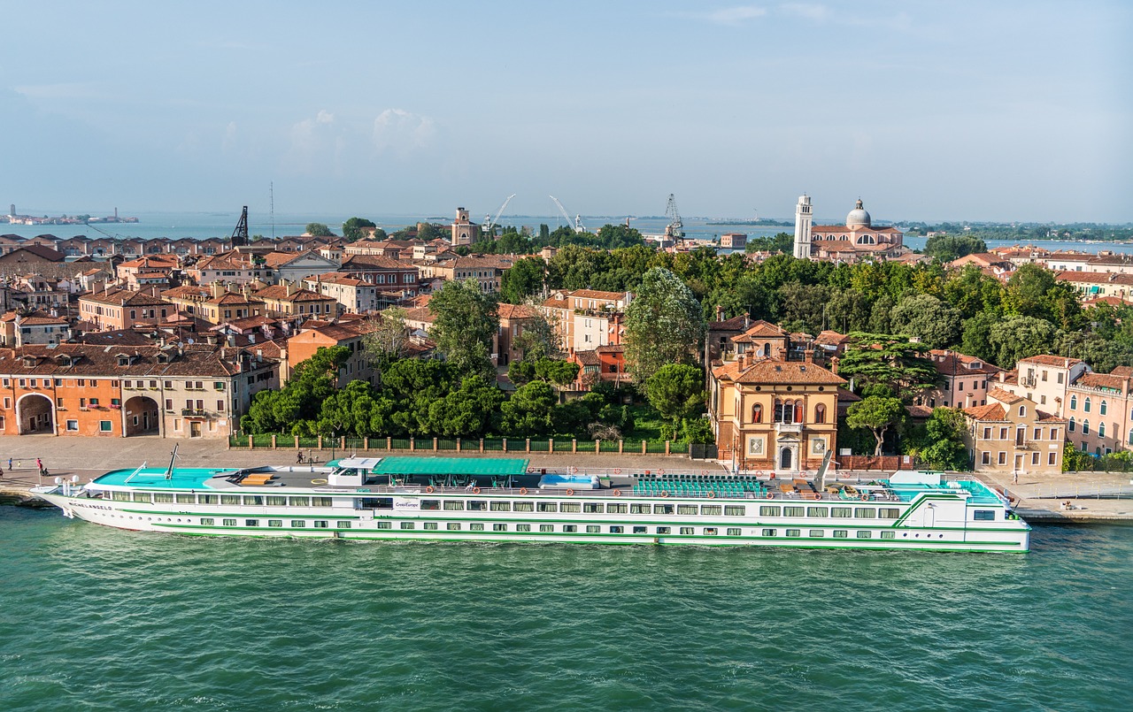 river boat cruise venice