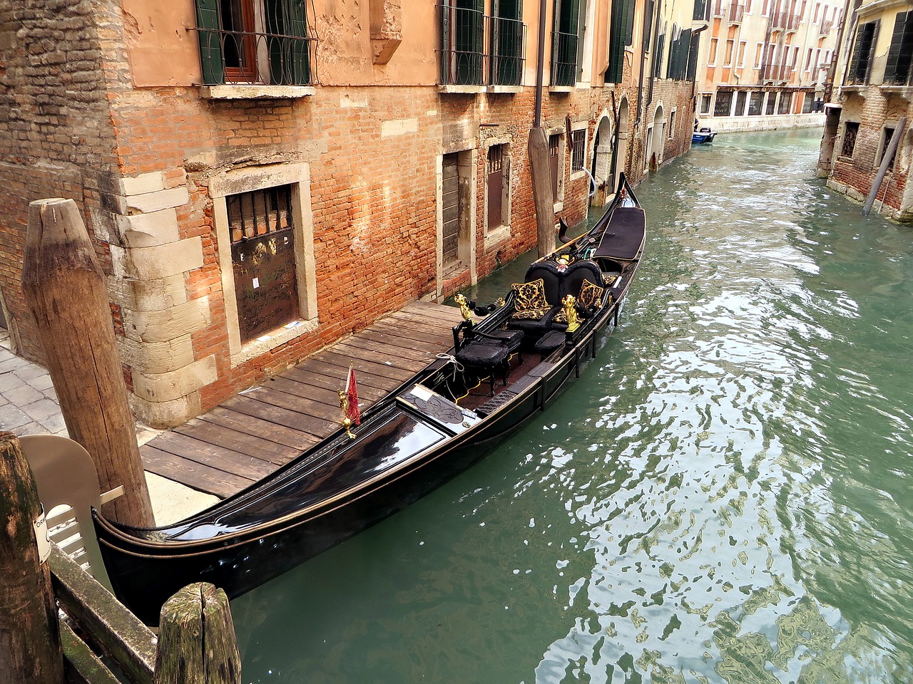 venice gondola italy free photo