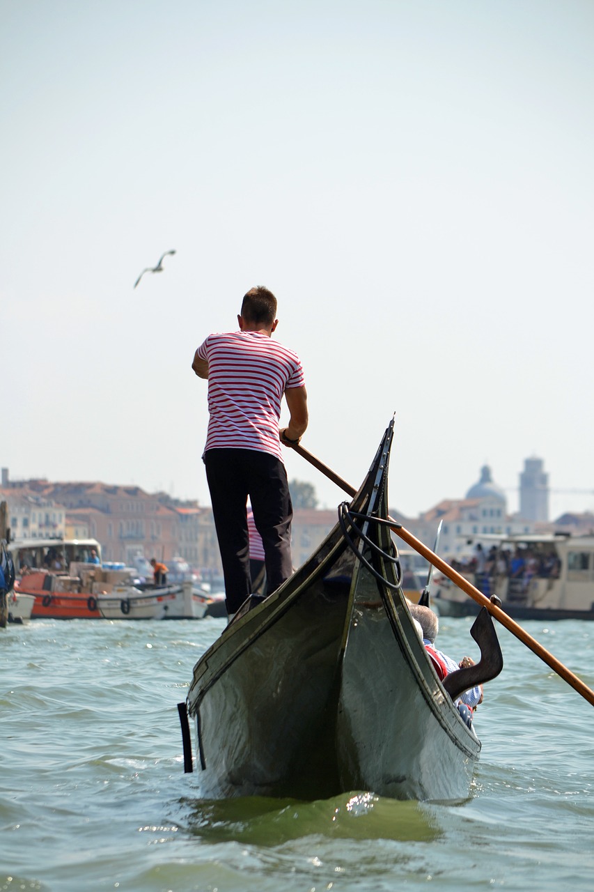 venice gondola venetian free photo