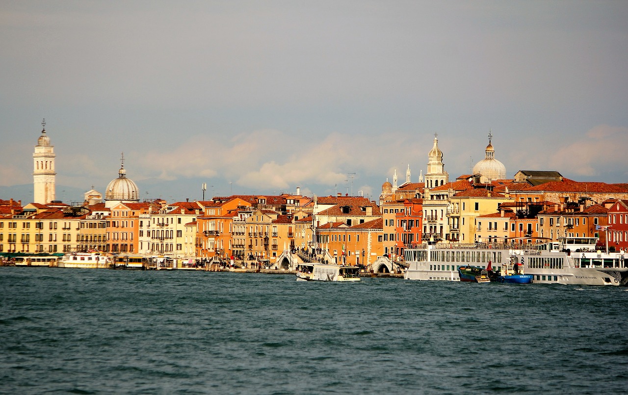 venice shipping outlook free photo
