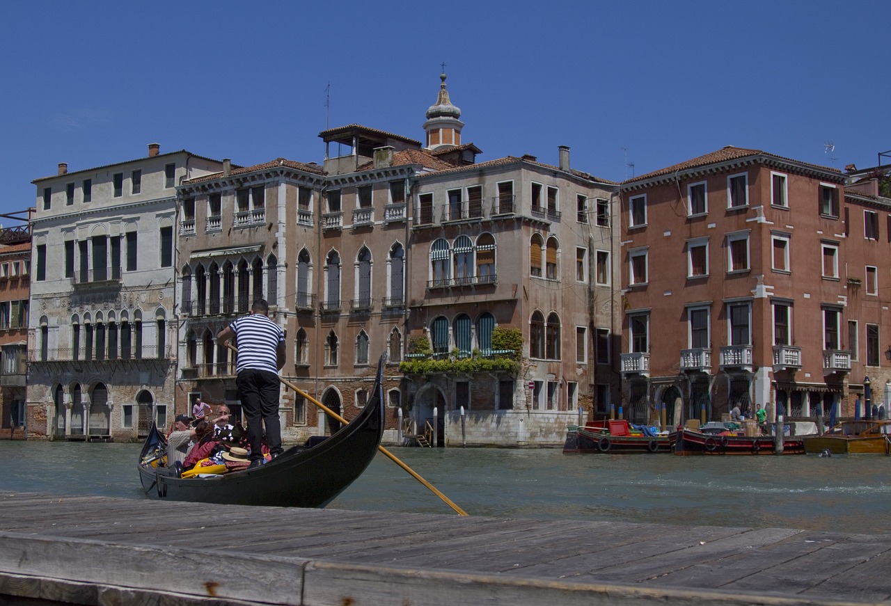 venice venezia gondola free photo