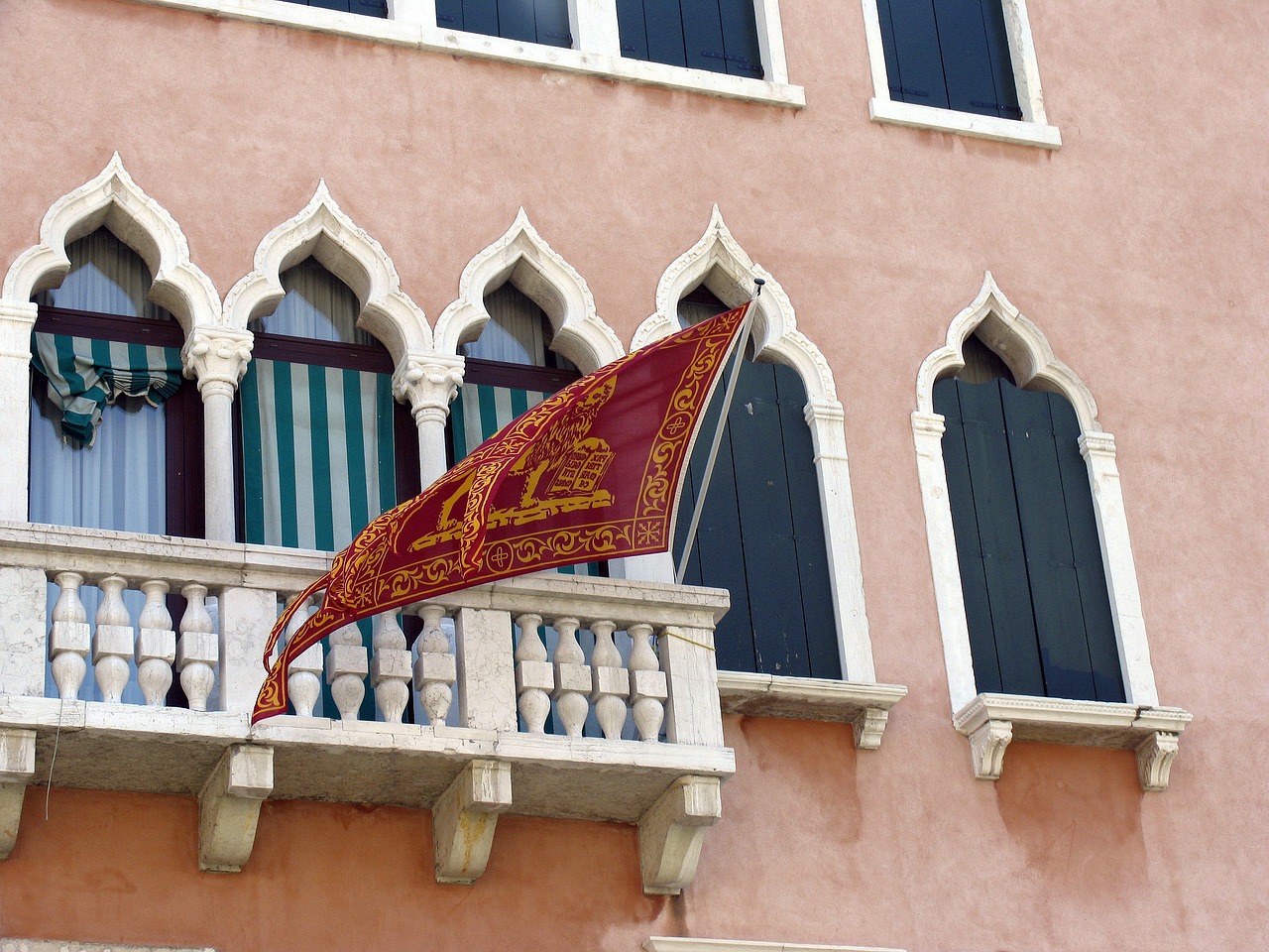 venice water flag free photo