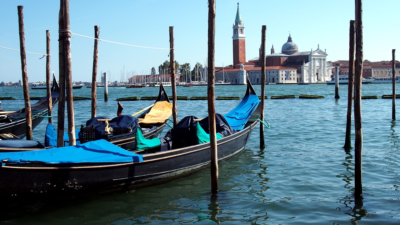 venice gondola channel free photo