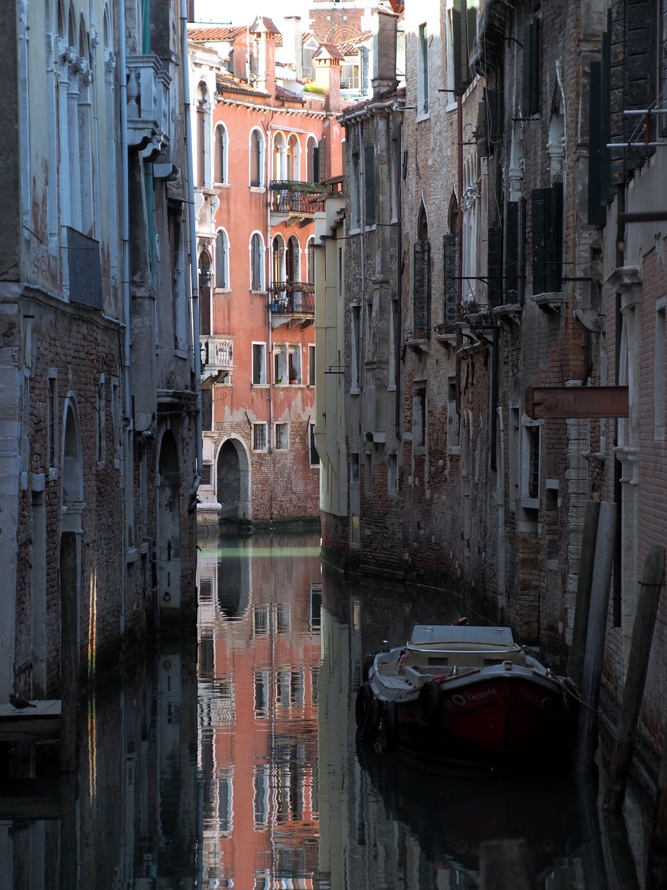 venice alley boot free photo