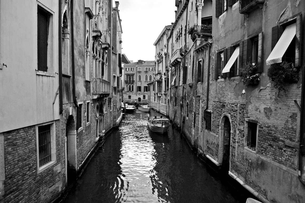 venice black and white channel free photo