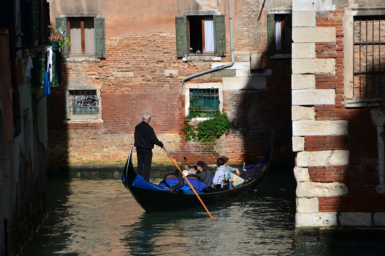 venice gondola italy free photo
