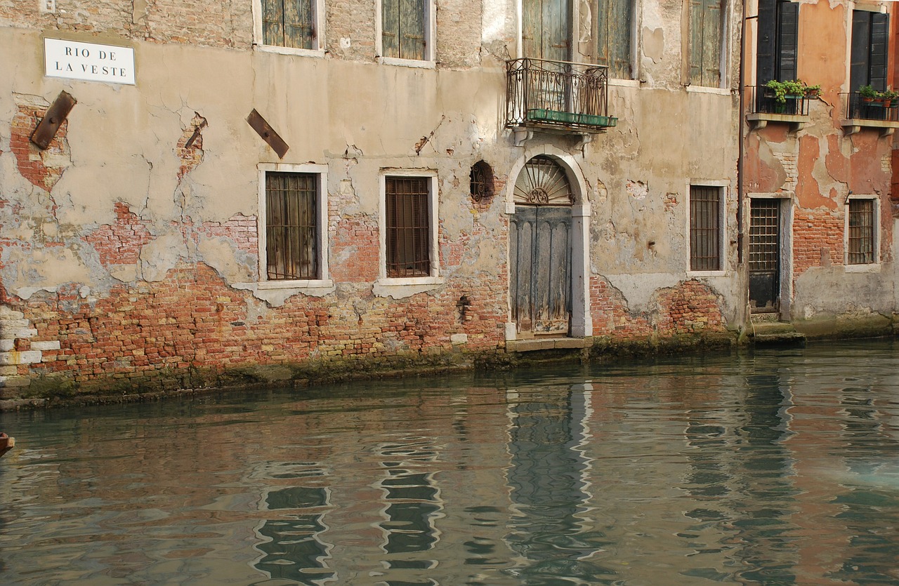 venice street canal free photo