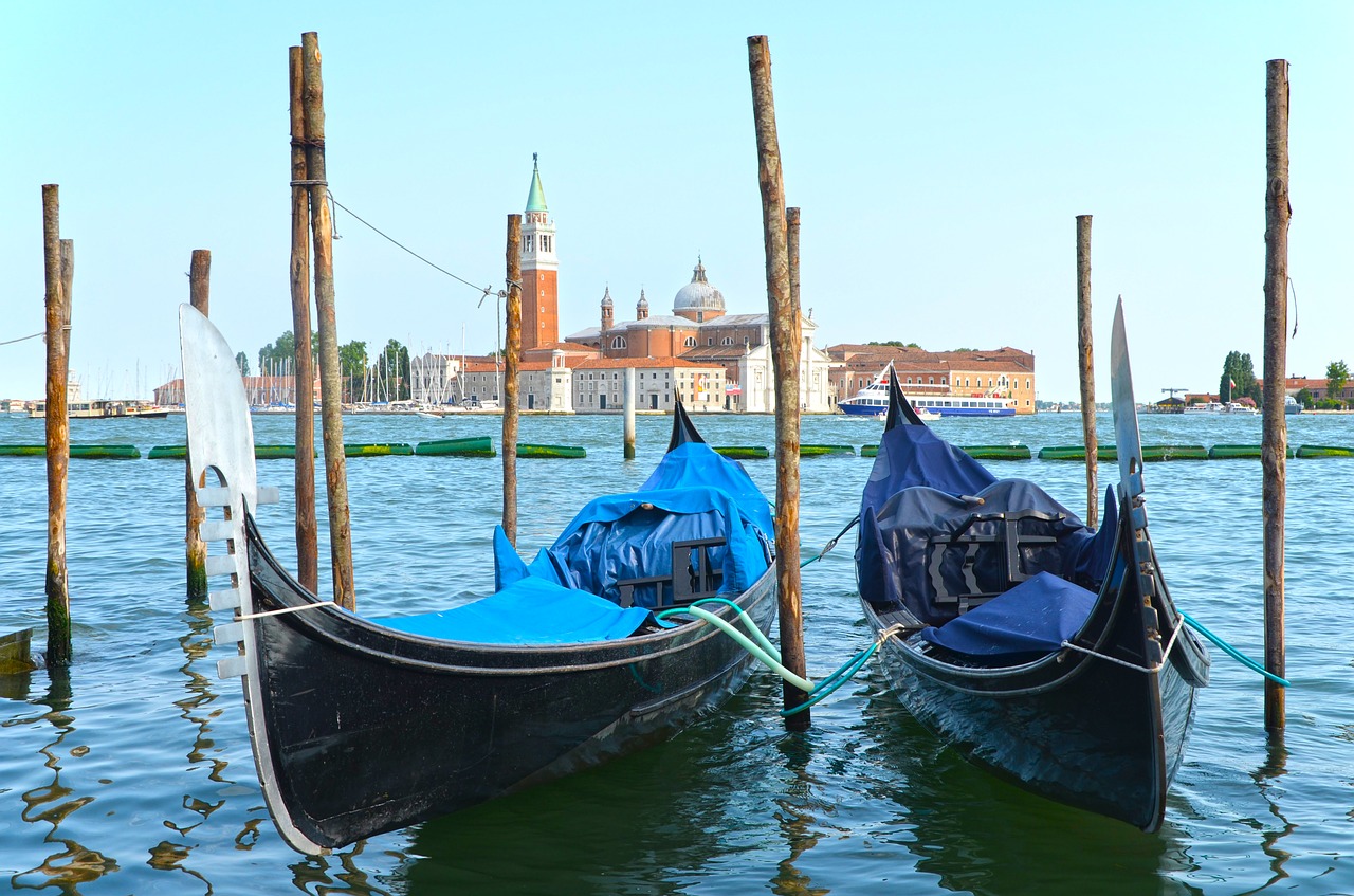venice gondola blue free photo
