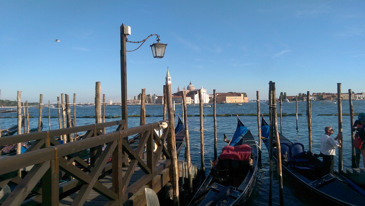 venice gondola canals free photo
