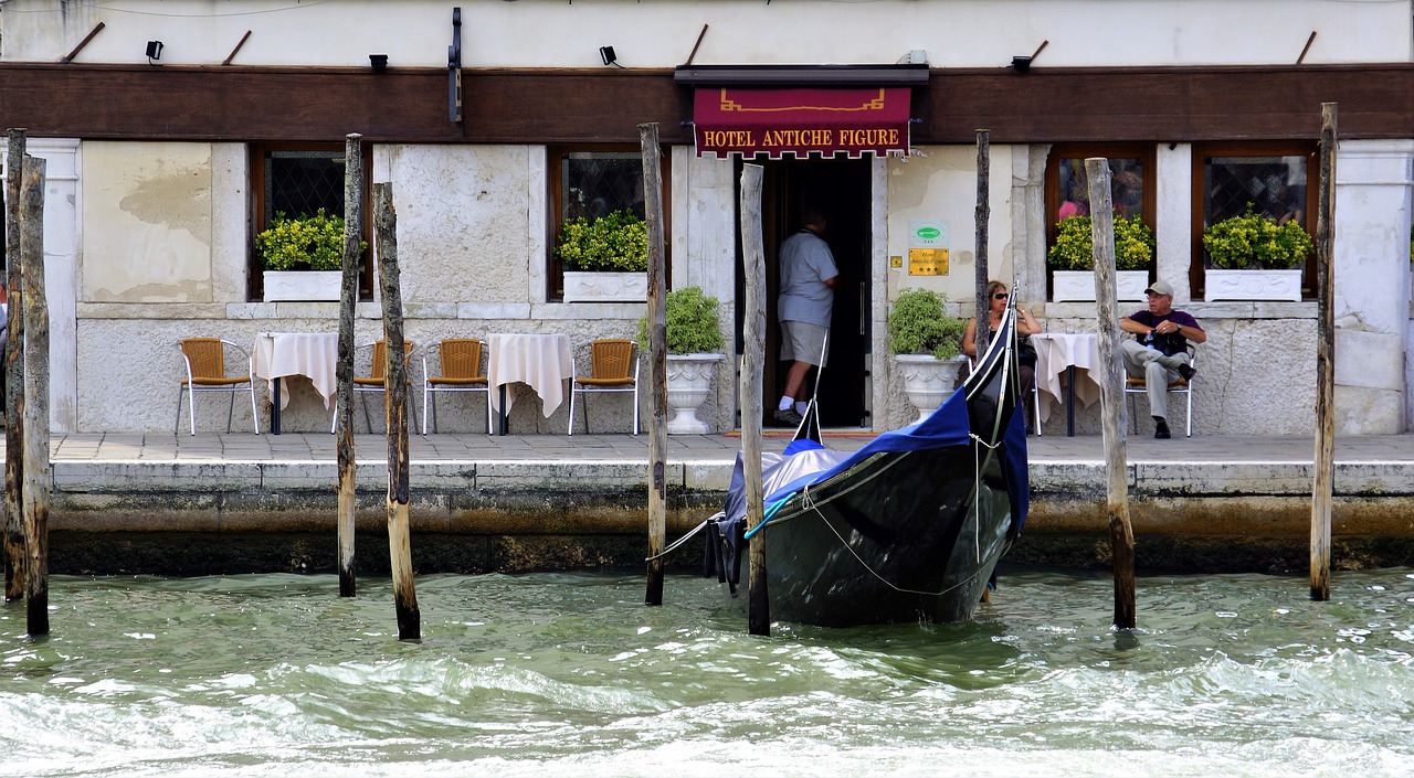 venice gondola canal free photo