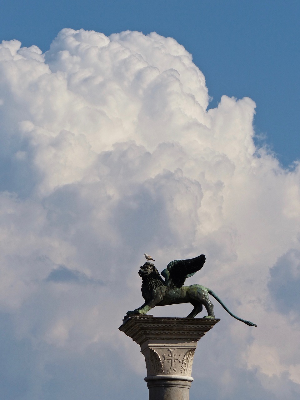 venice lion cloud free photo