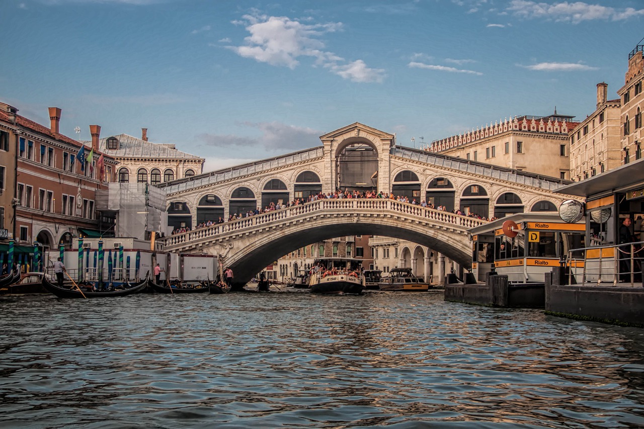 venice italy ponte di rialto bridge free photo