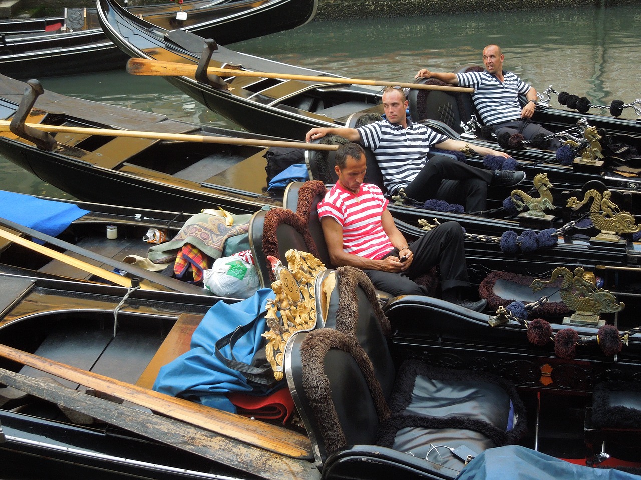 venice  italy  gondolas free photo