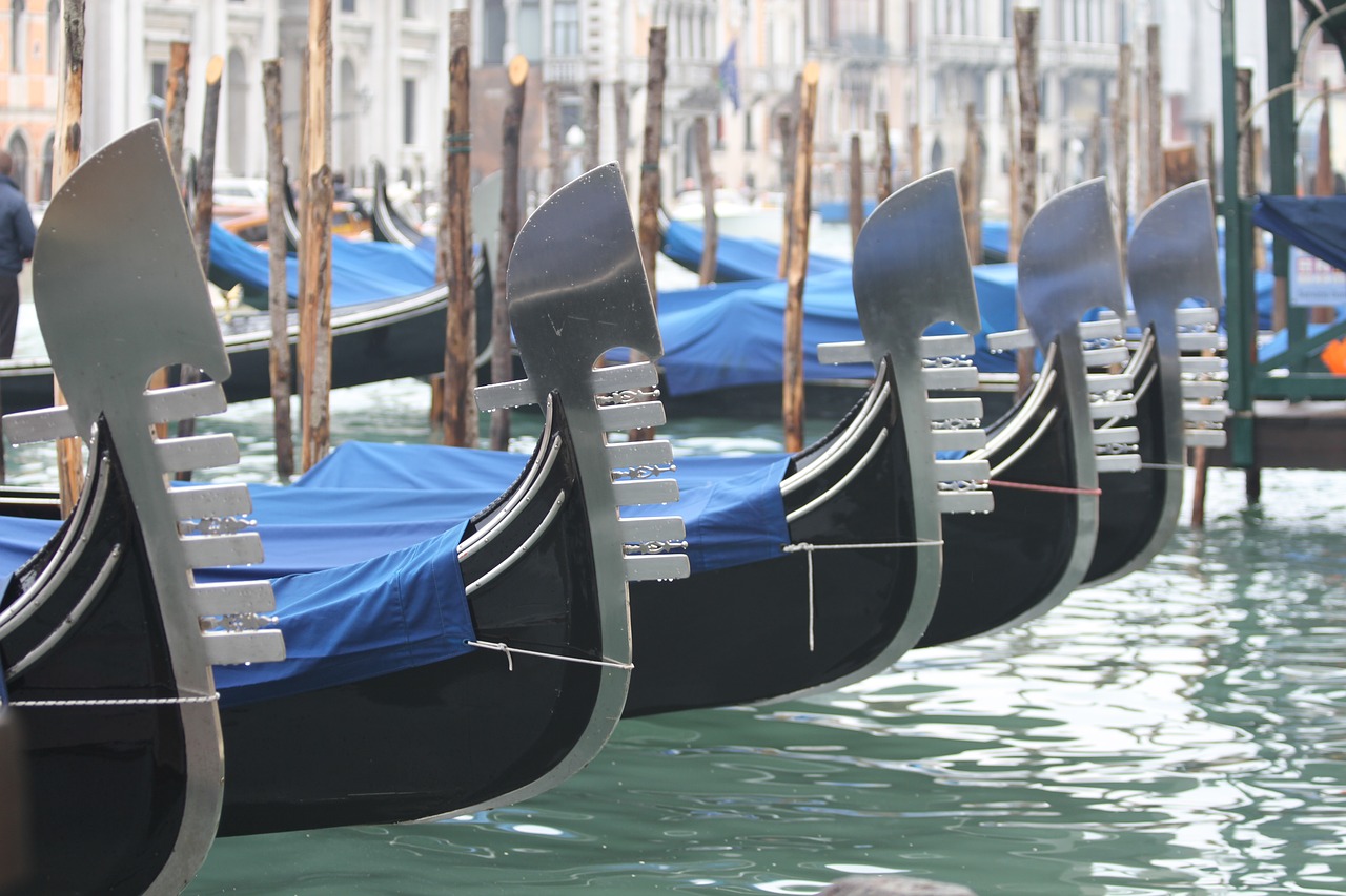 venice  italy  gondola free photo