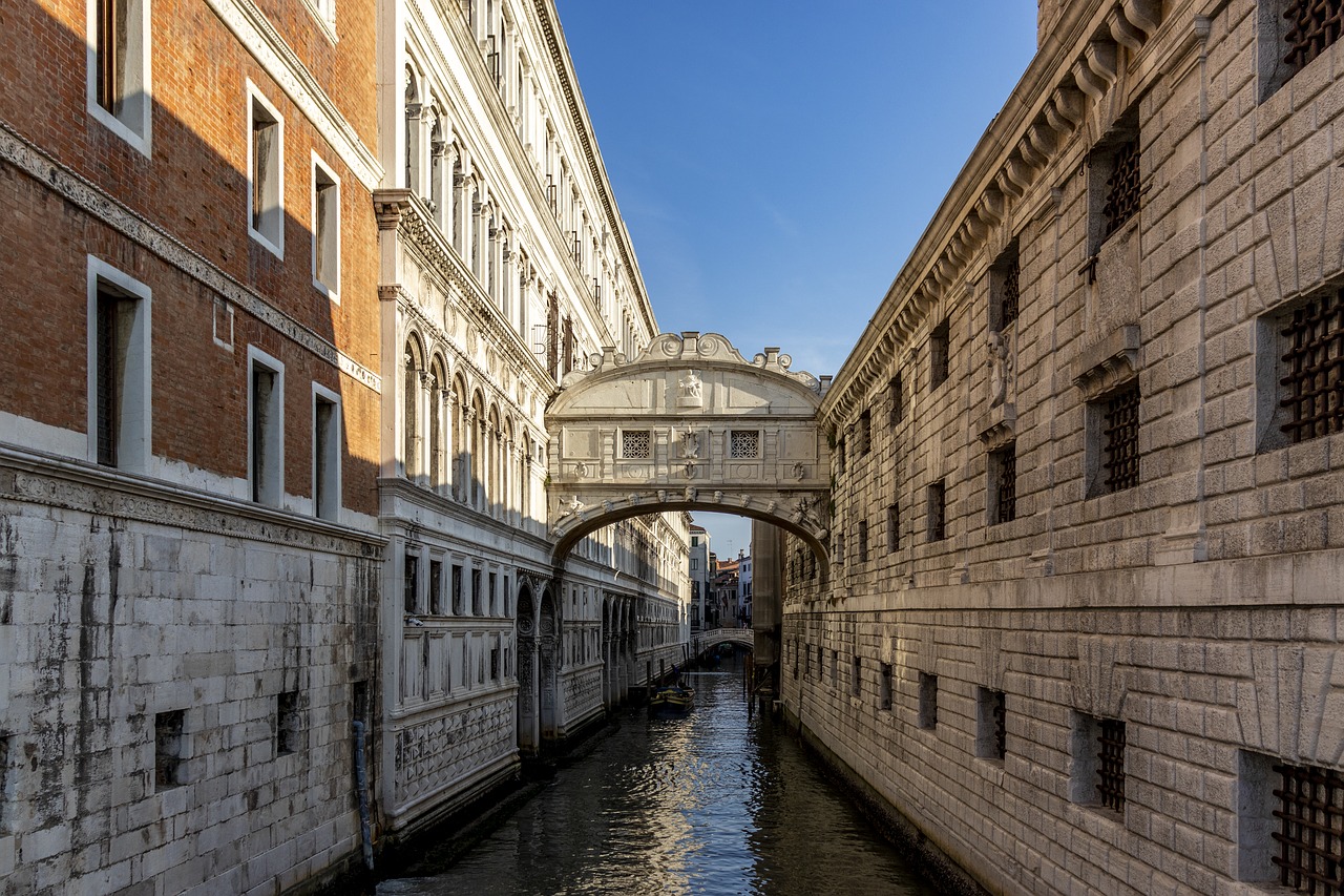 venice  bridge  sighs free photo