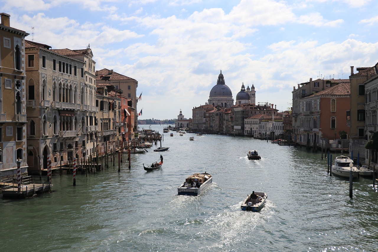 venice  italy  floating city free photo